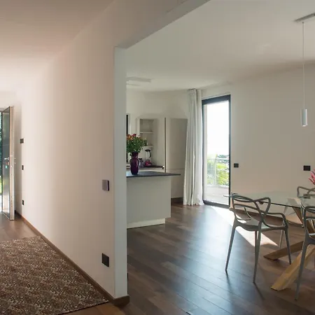 Olivo - By Myhomeincomo Apartment